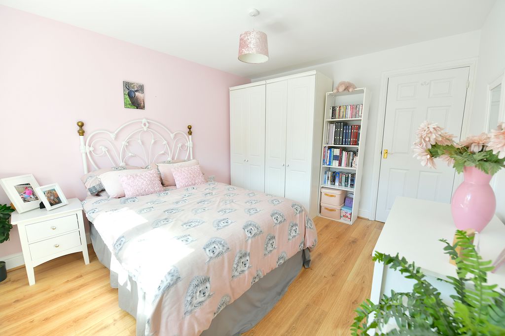 Bedroom- click for photo gallery